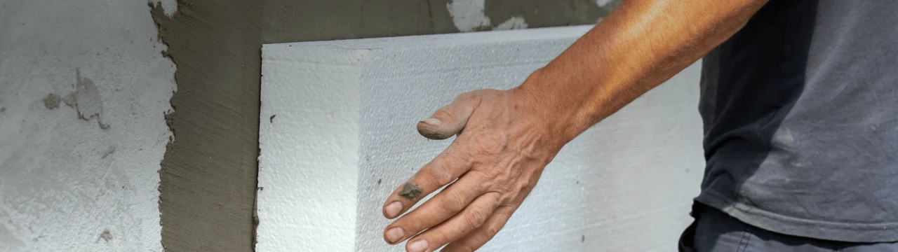 Produkty: lepicí a stěrkové hmoty