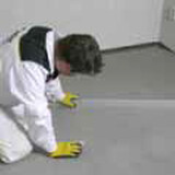 Měření rovinnosti podkladu před aplikací dlažby/obkladu