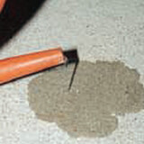 Posouzení nasákavosti podkladu pomocí vody před aplikací dlažby/obkladu