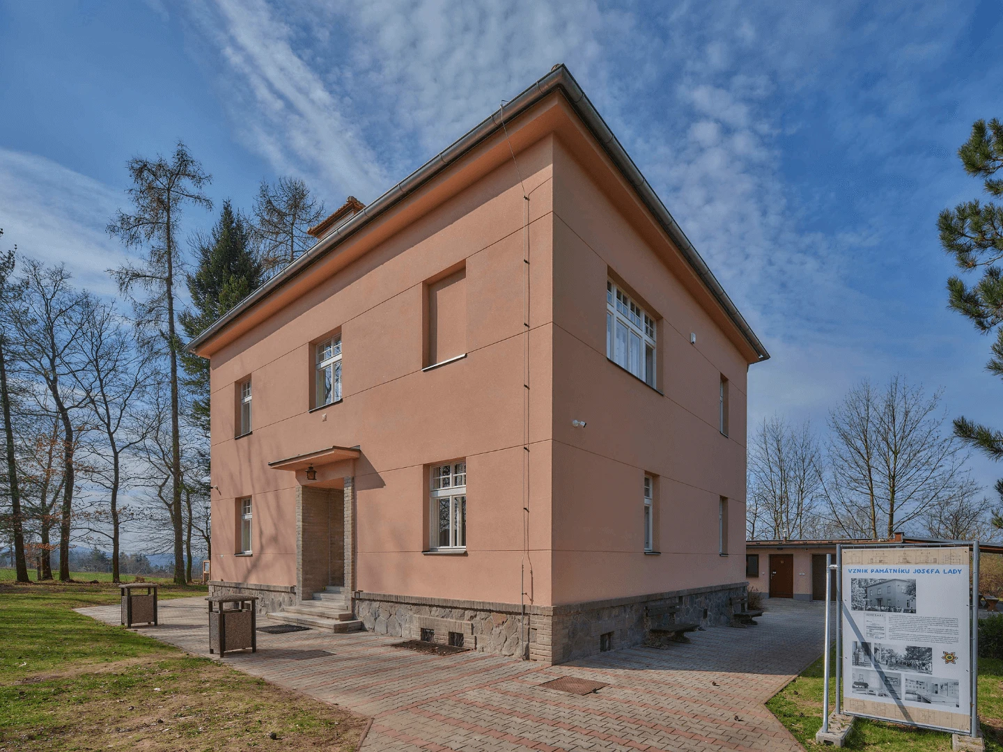 Památník Josefa Lady a jeho dcery Aleny, Hrusice